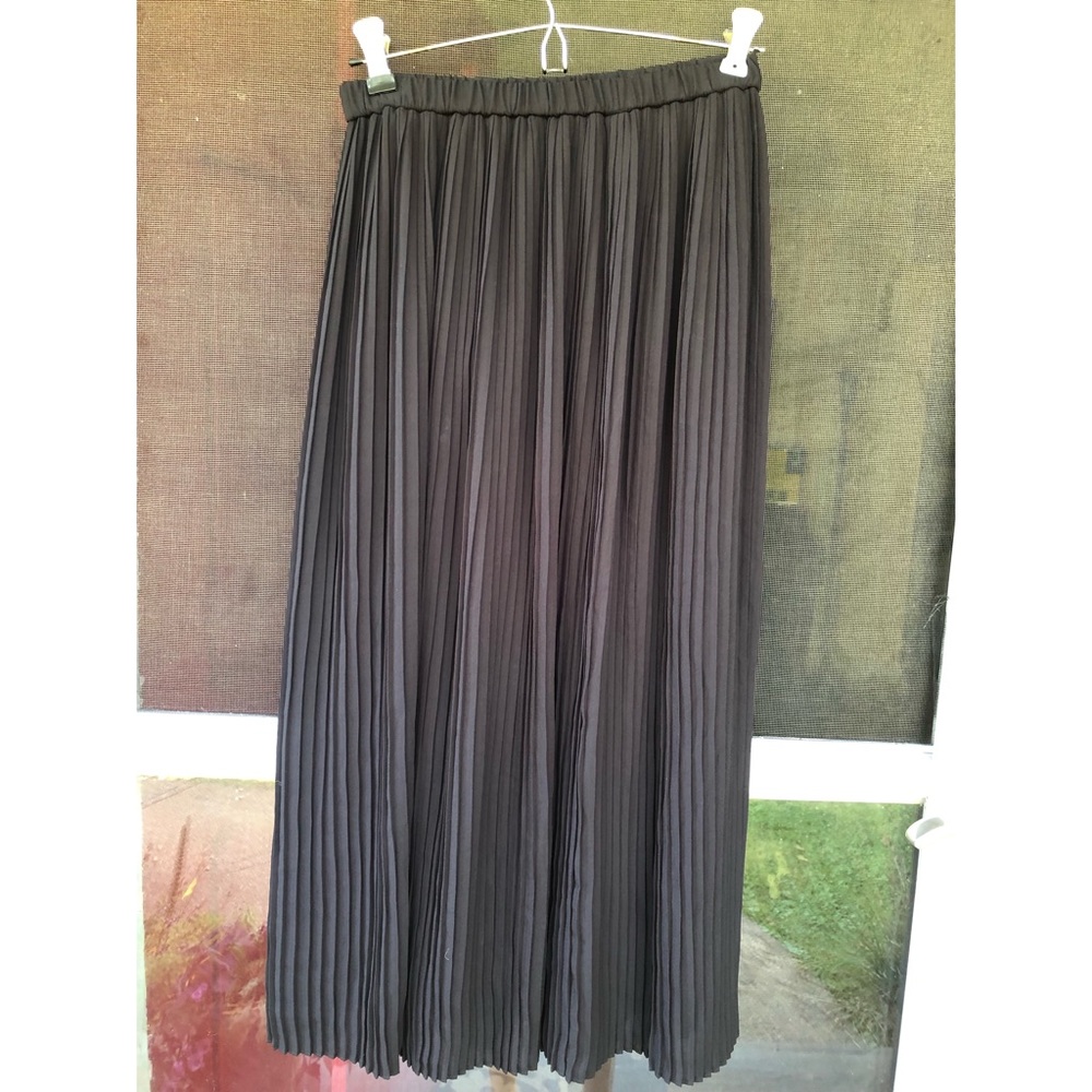 Uniqlo Black Pleated Skirt